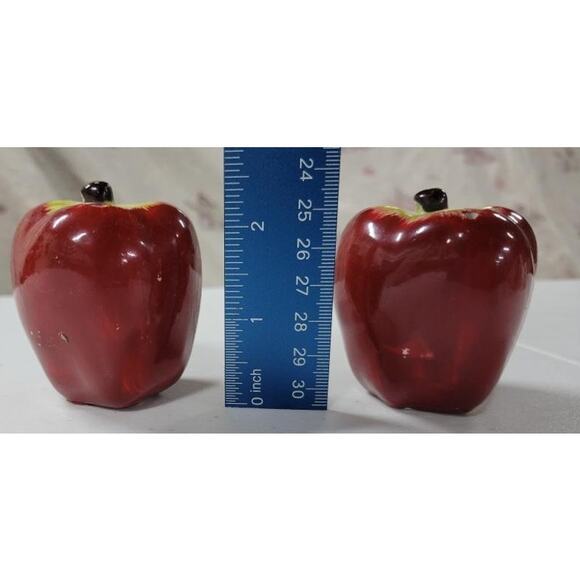 Vintage Apple Salt & Pepper Spice Shakers glass Red- Country Cottage Core - Picture 4 of 5